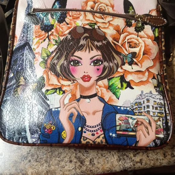 🦄 Nicole Lee Artistic Crossbody Bag with Floral and Butterfly Design - Picture 3 of 10